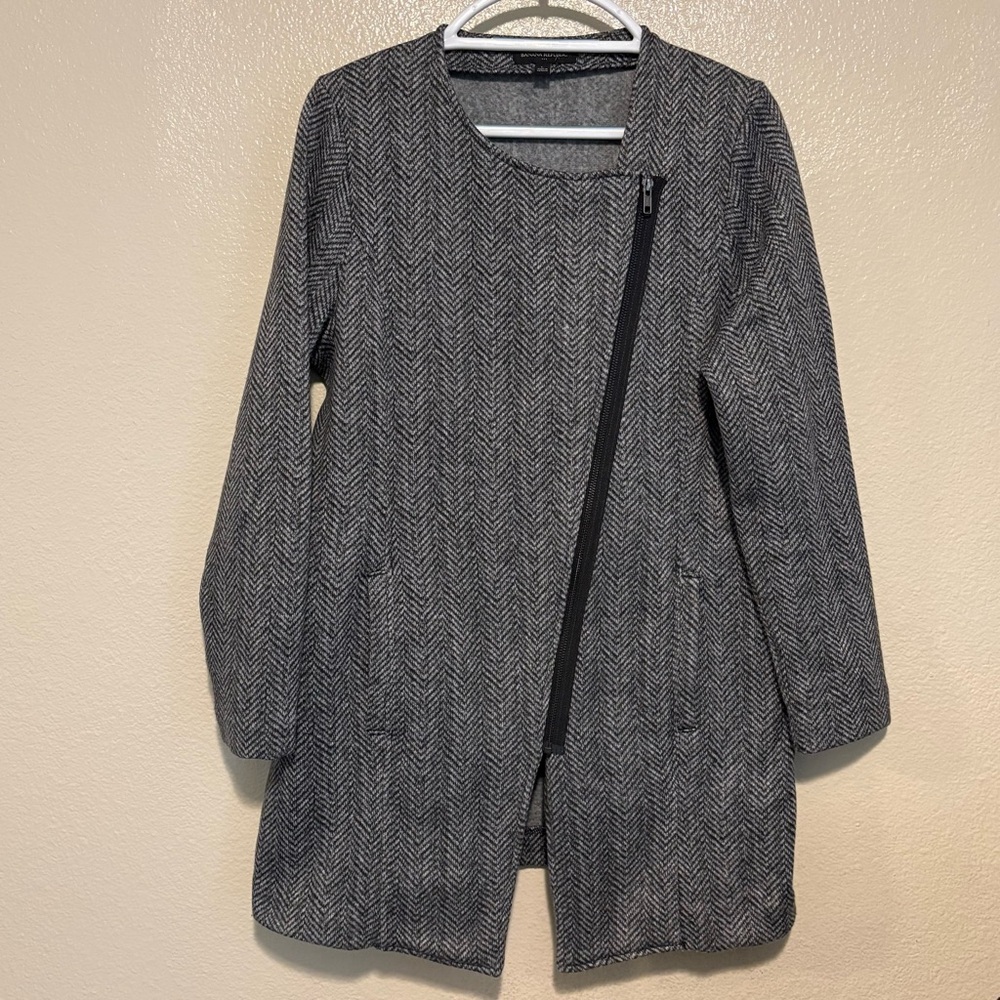 Banana Republic herringbone coat with an asymmetrical zipper Gray/Black Large